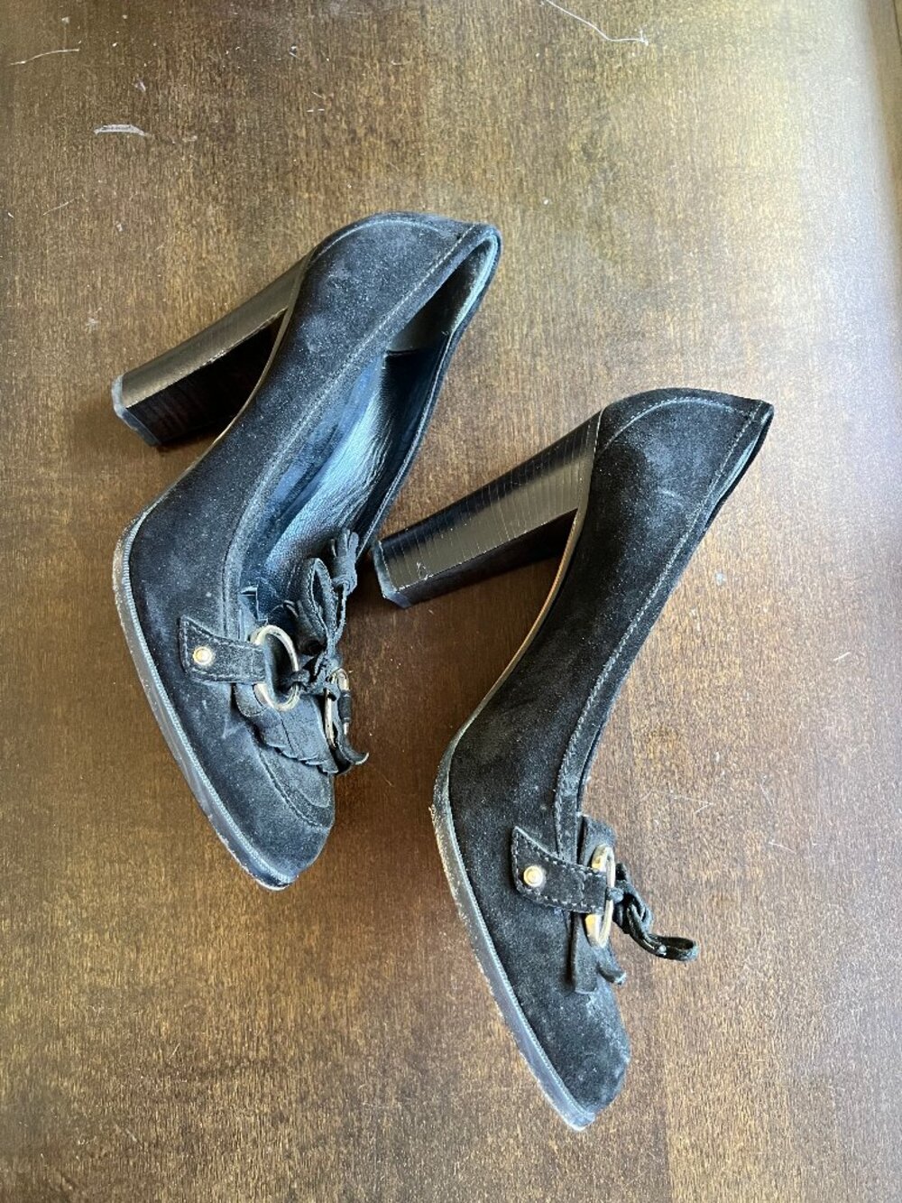 Gucci Black Suede Kiltie Fringe Horsebit Heels Size 9B Gold Hardware Made in Ita